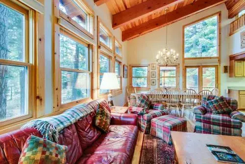 1225 Gold Bend