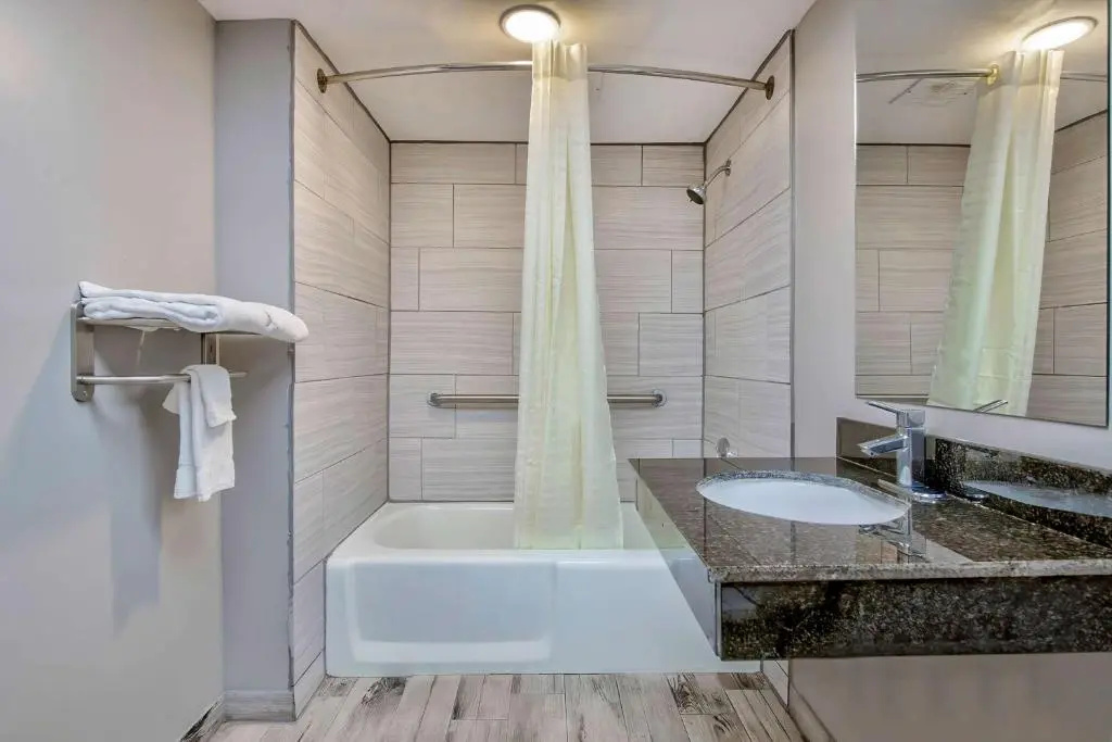 America's Comfort Lodge