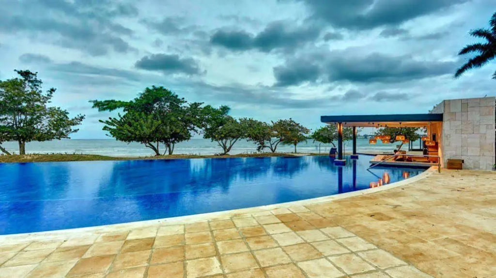 Breezes Grand Resort & Spa