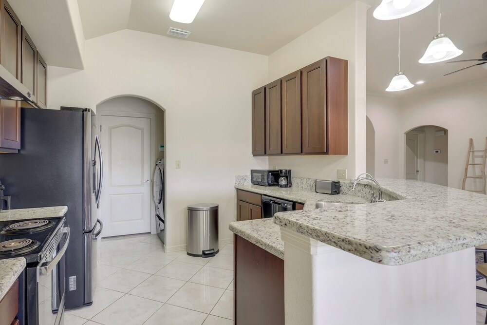Easy Living in Brownsville! Home Near Med Center
