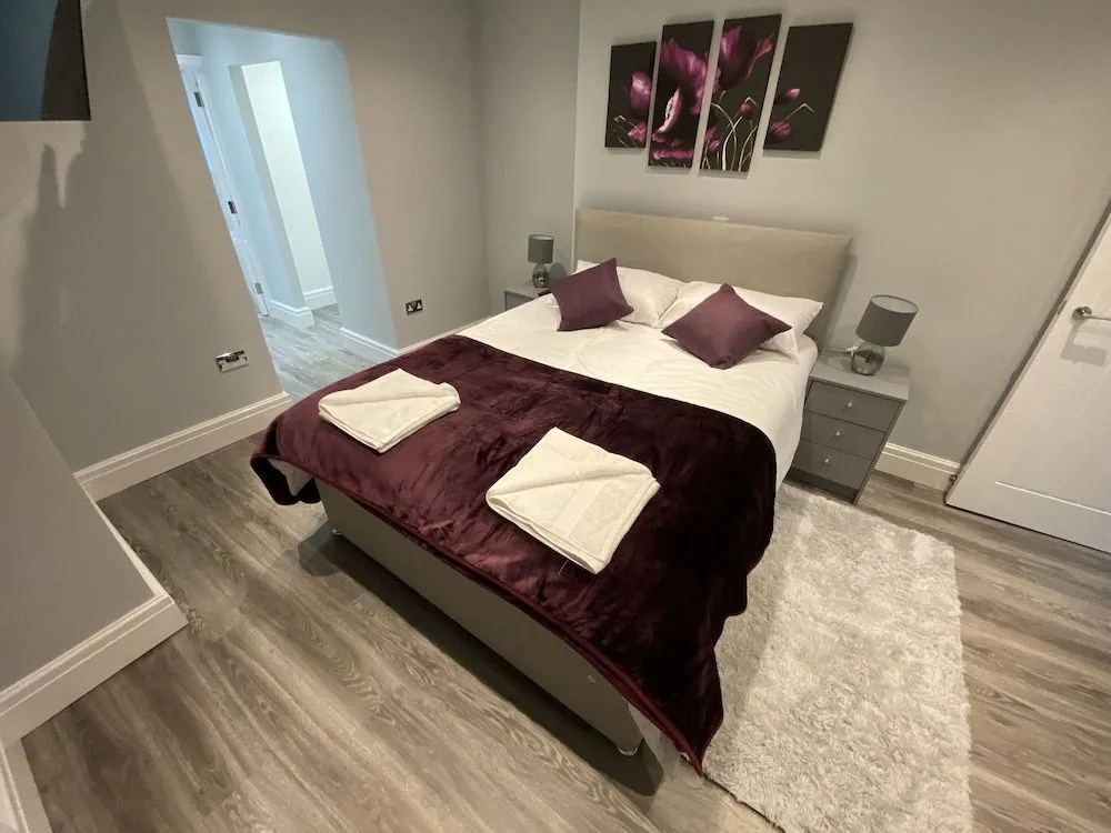 Edward Place Luxury Hot Tub Apartments