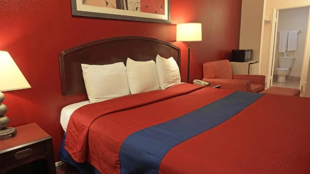 Rainbow Inn - Near Adventure City