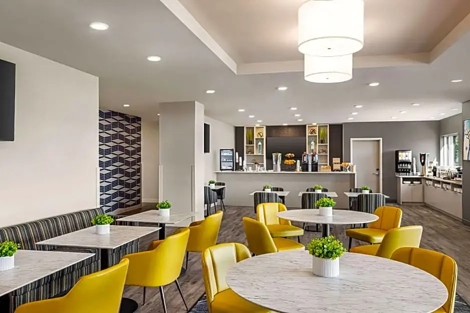 Microtel Inn & Suites Dorval QC
