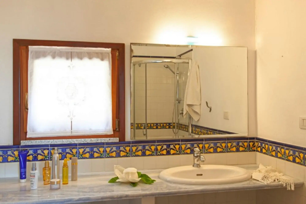 Uniquely located, quiet, facing the sea. 3 +1 pax sea 80m.-SCRITTORE VILLA