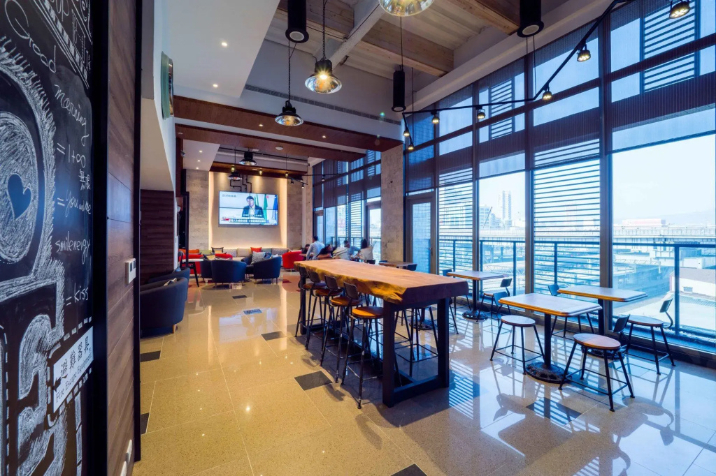 Watermark Hotel Kaohsiung Main Station