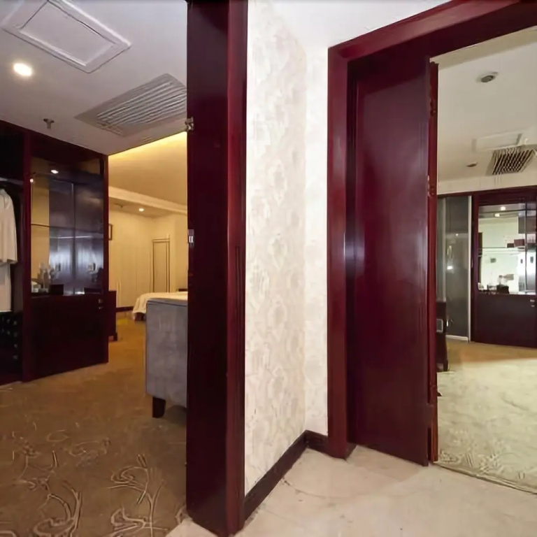 Zhihao Hotel Vienna (Jinjiang China Shoe Capital Wuyue Plaza Store)
