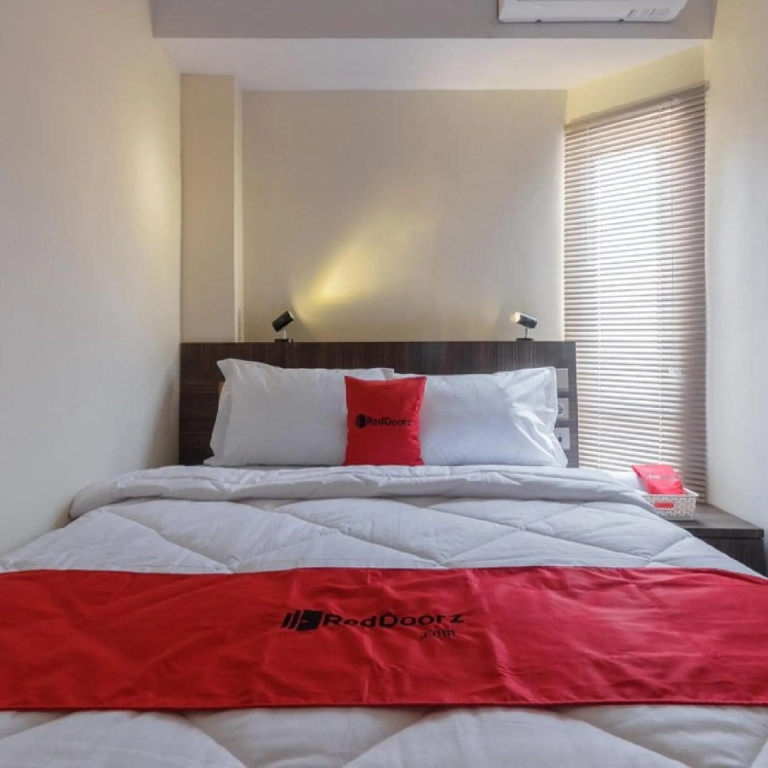 RedDoorz Plus at Boulevard Panakkukang Makassar