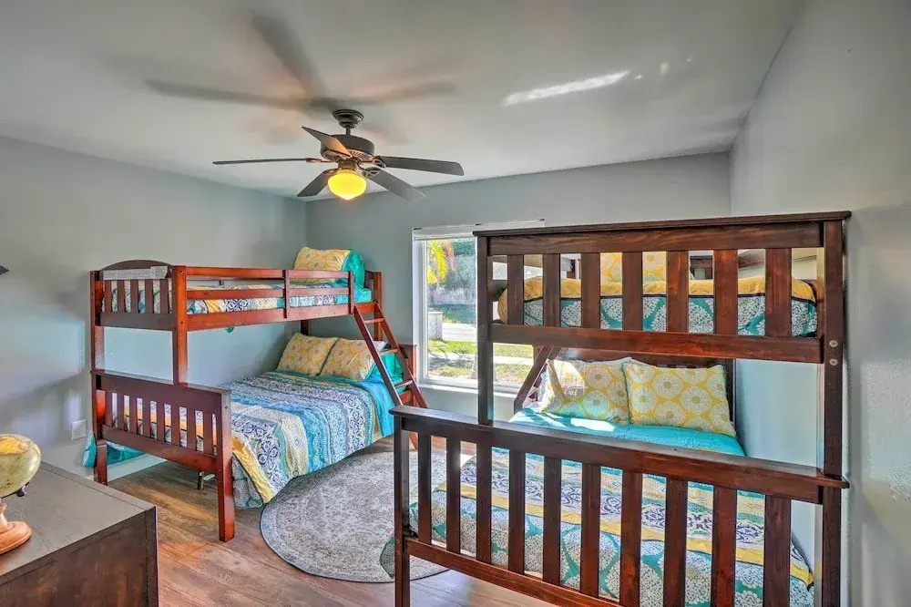 Lavish Holiday Home w/ Lanai & Heated Outdoor Pool