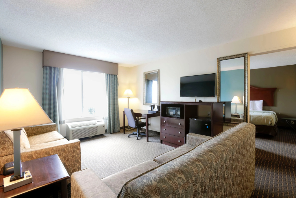 Copley Inn & Suites By OYO Akron OH
