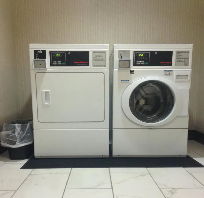 Holiday Inn Express & Suites Greenfield by IHG