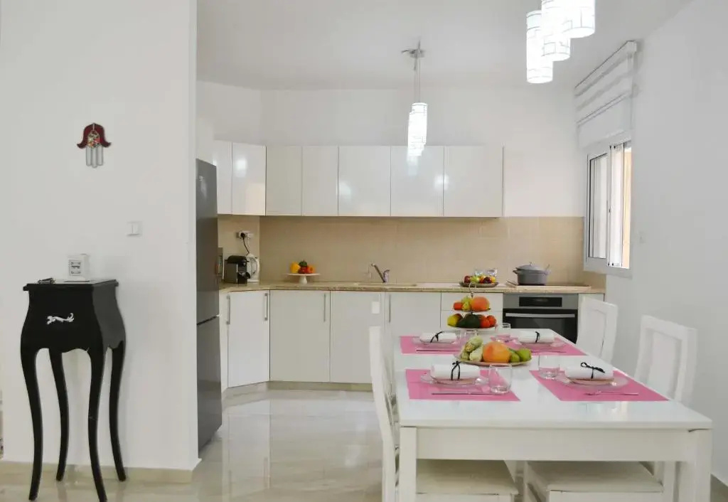 Beautiful Modern 3 Bdr Apartment #E3