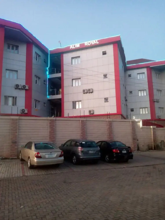 Alim Royal Hotel and Suites