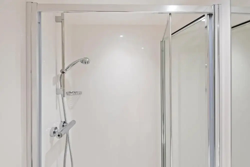 Spacious New 6BR Apt in LPL City Centre - Sleeps 6