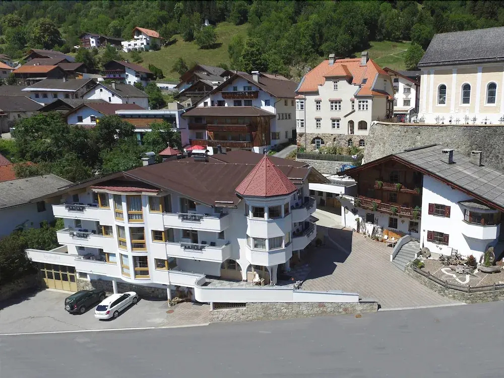 LAUDEGGHOF Ladis