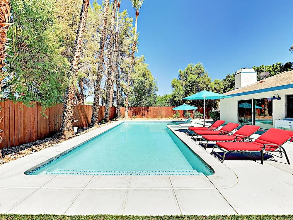 Contemporary - 5 Br Home