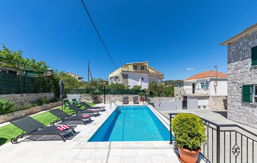 Lovely Home In Vinisce