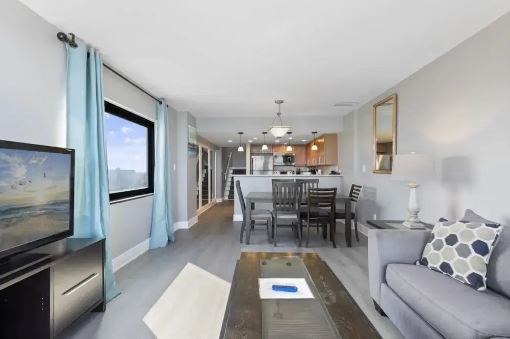 Private 3BR's at Palms by Hosteeva