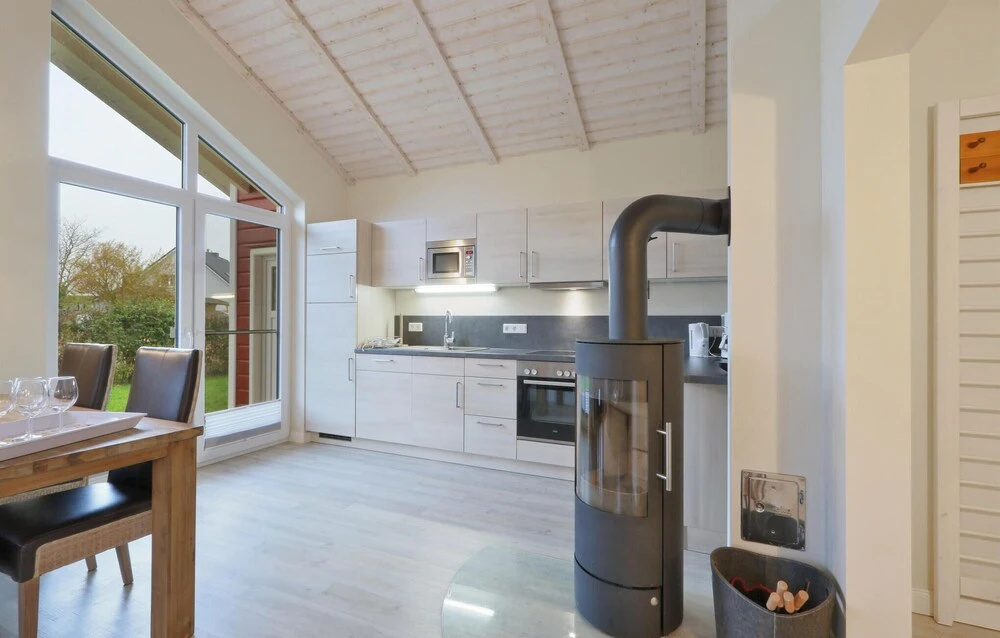 Nice Home In Dagebüll With Kitchen
