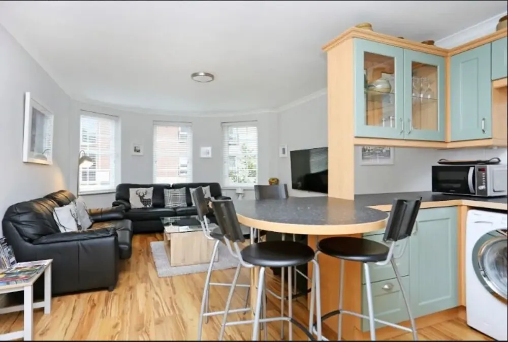 Sophisticated Apt in Trendy Leith Port District