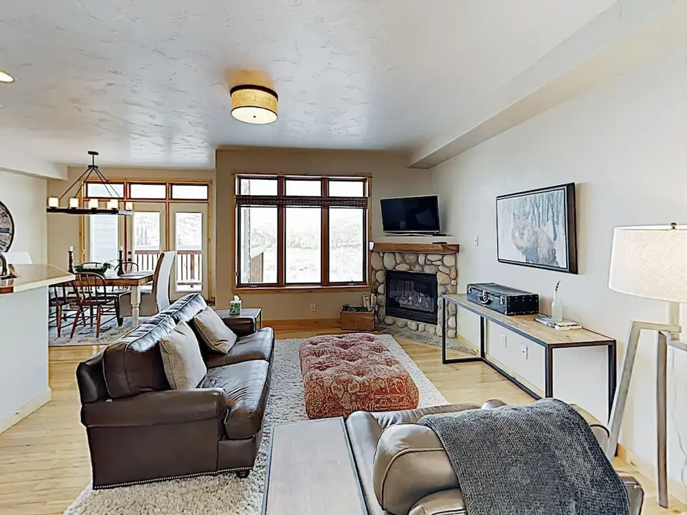 Choice Mountain-view New-build W/ Private Garage 3 Bedroom Home