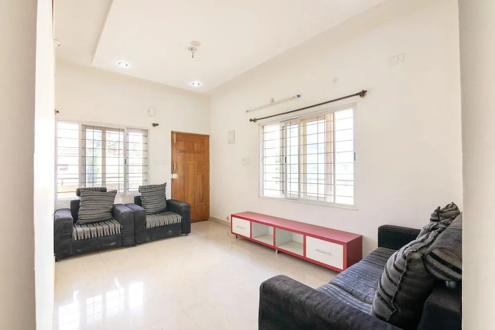 Oyo 22900 Sri Sai Suites