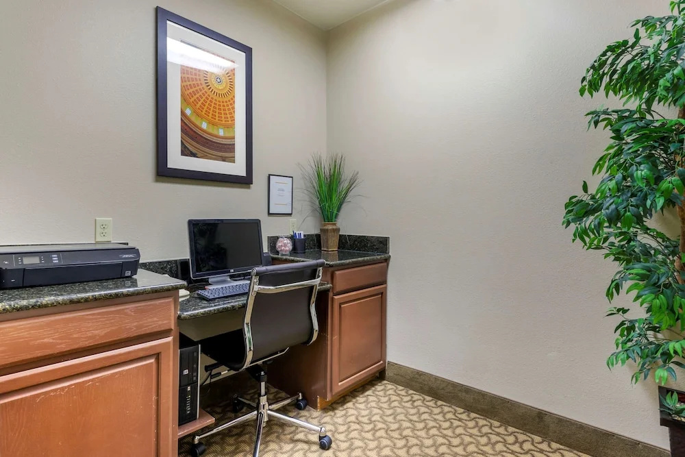 Comfort Inn & Suites