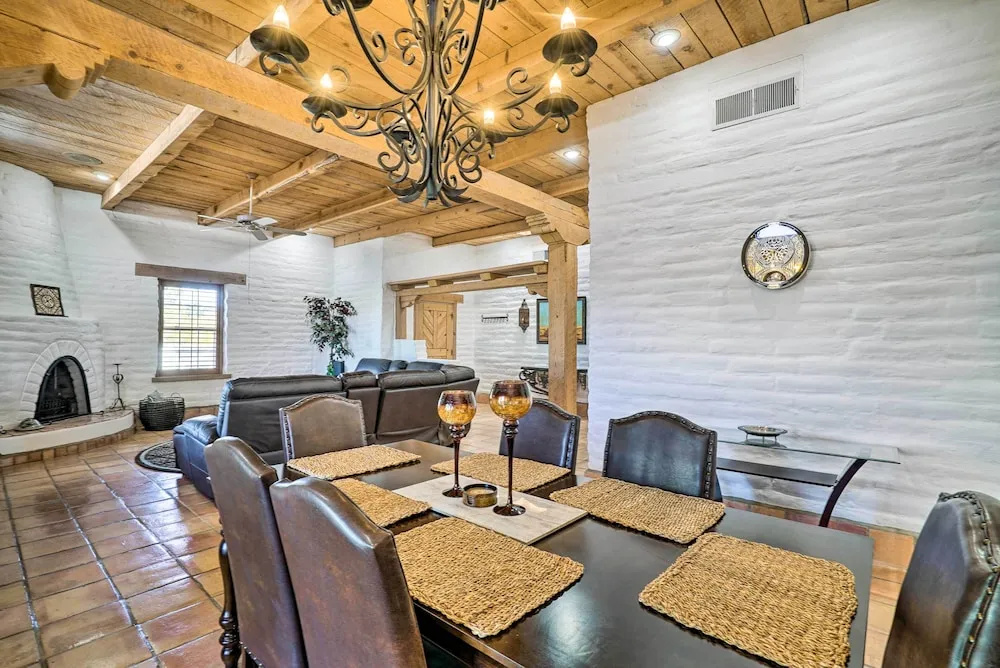 Las Cruces Home La Casa Blanca w/ Courtyard