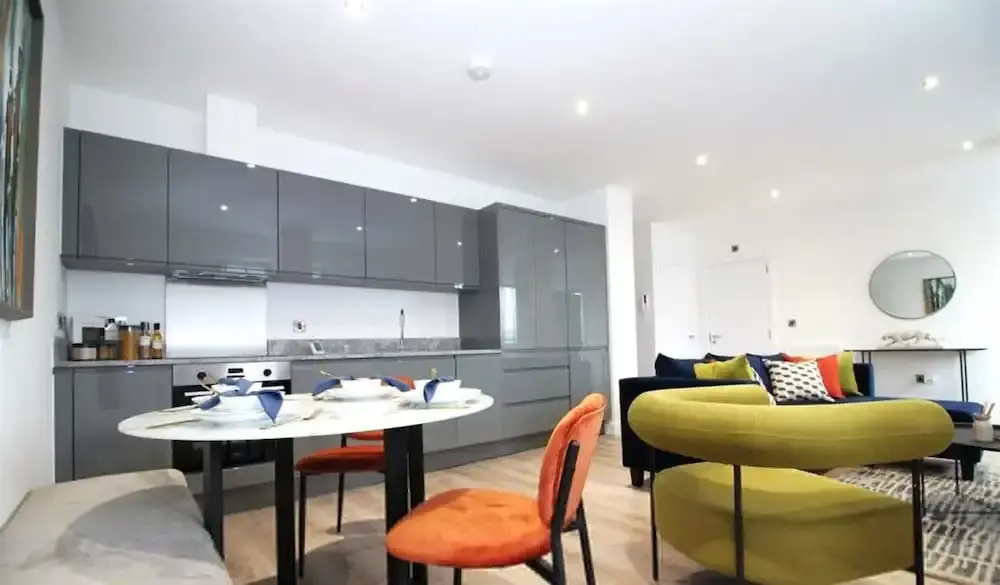 Sophisticated Modern 2 Bedroom Apartment in Solihull