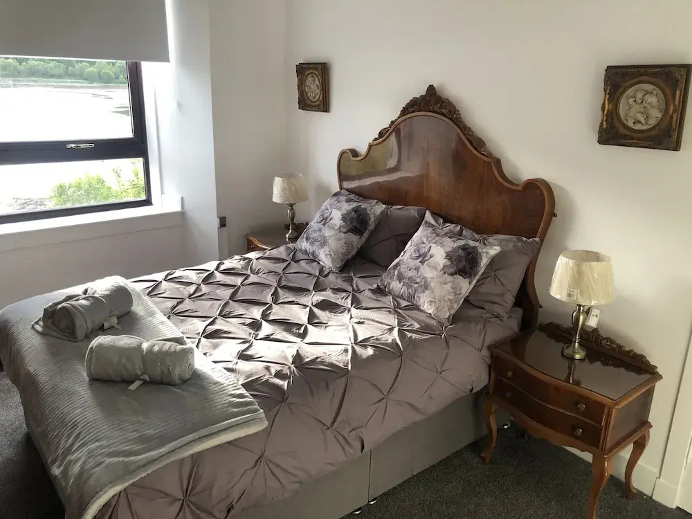Amazing Alps and Loch views - HOT TUB and pet friendly