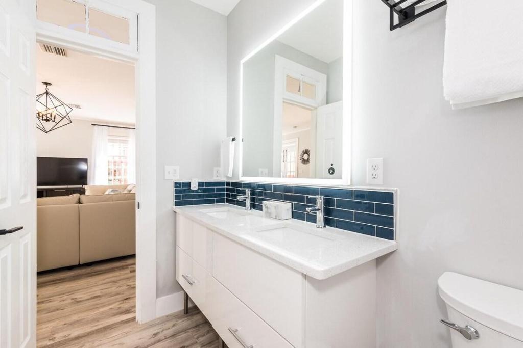 20 Hypolita - Luxury Downtown Apartment