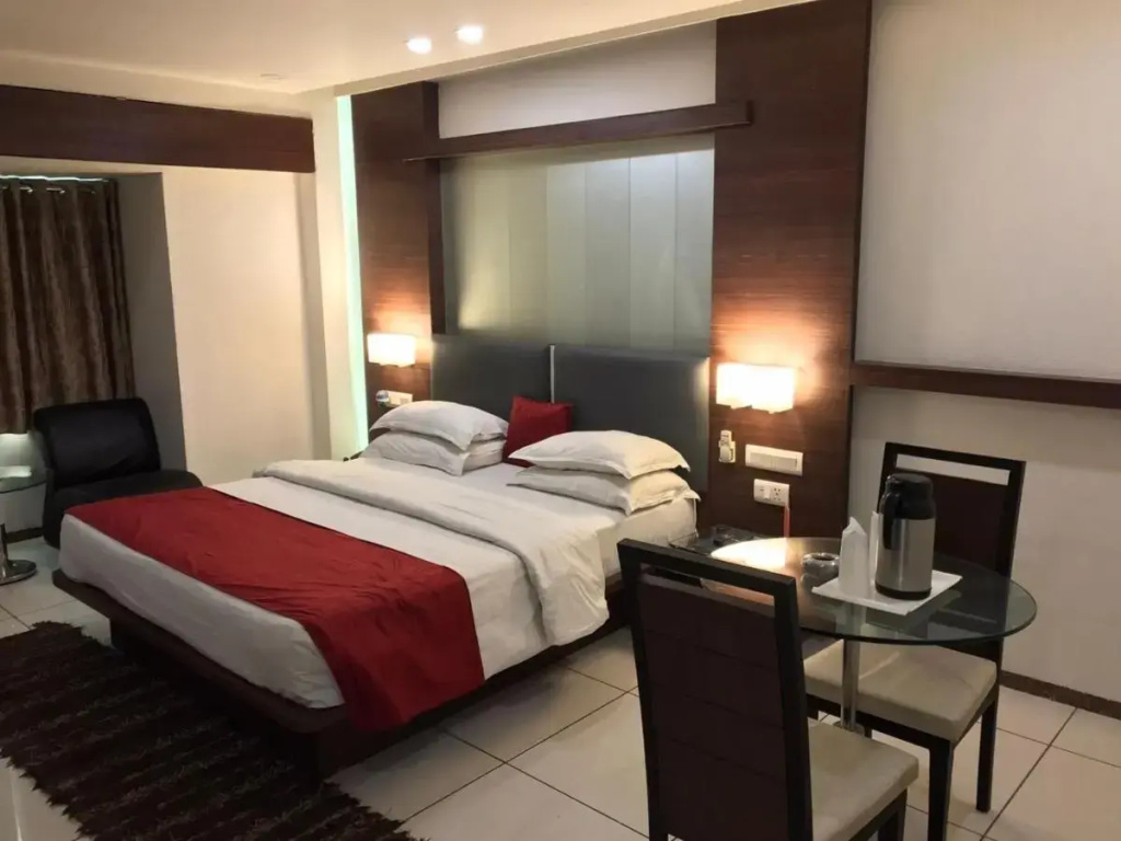 Pearl Hotel & Banquets