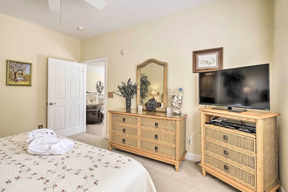 Stunning Sunset Beach Condo: 3 Mi to Beach!