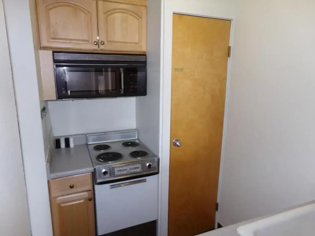EWJP Edgewater Studio 1 Bath Lakeside Keystone