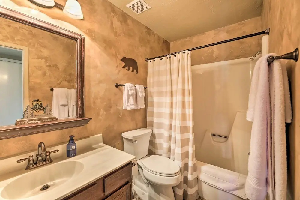 Patio & Fireplace: Country Club Pinetop Condo!