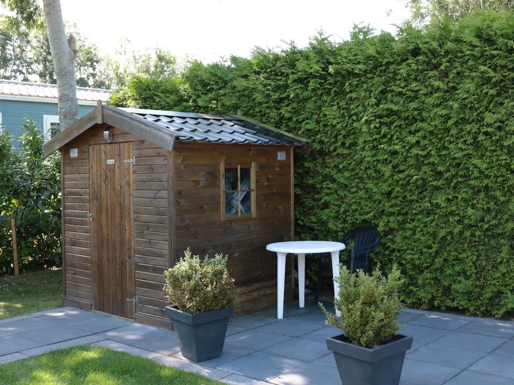 Tidy chalet with a microwave, near the Wadden Sea