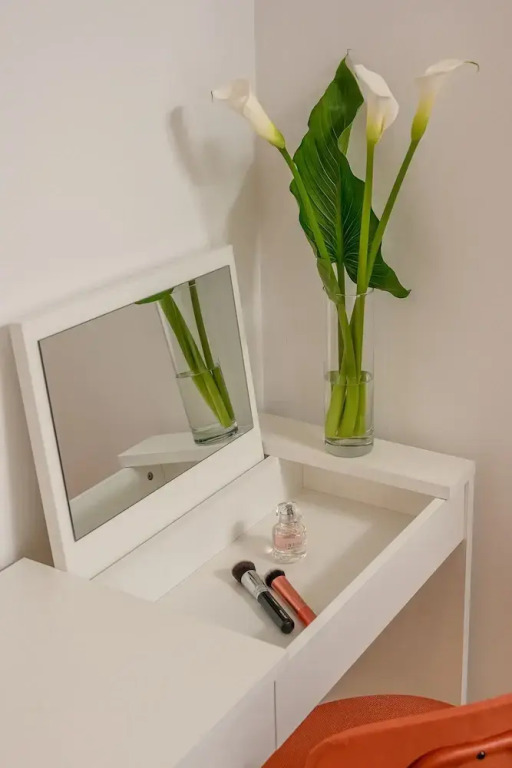 Yellow house with private parking