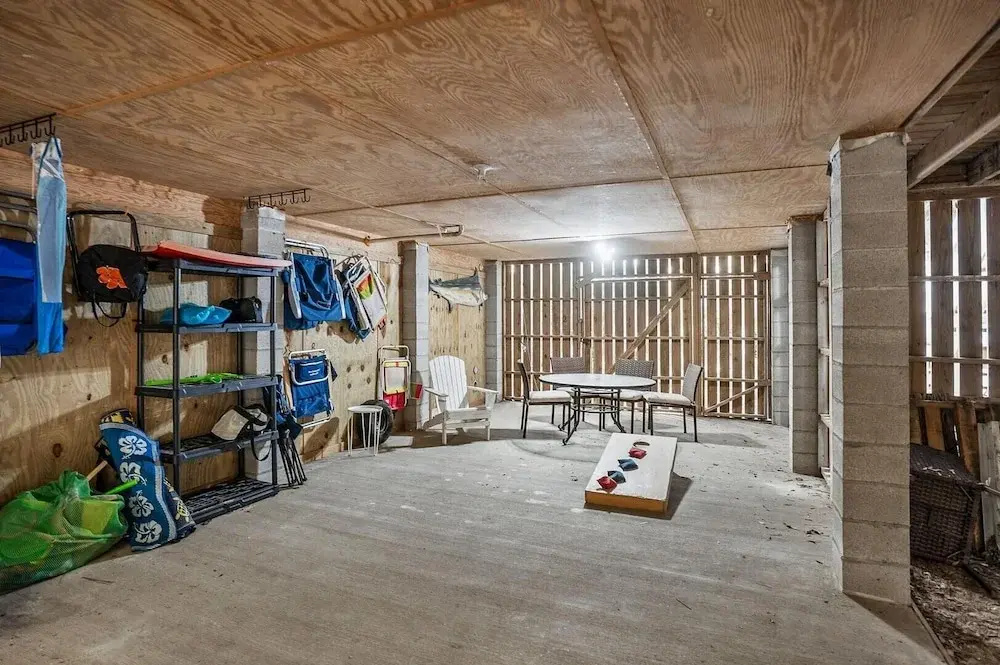 Beautifully Updated, Dog Friendly 4-bed, 4-bath Home Near Beach
