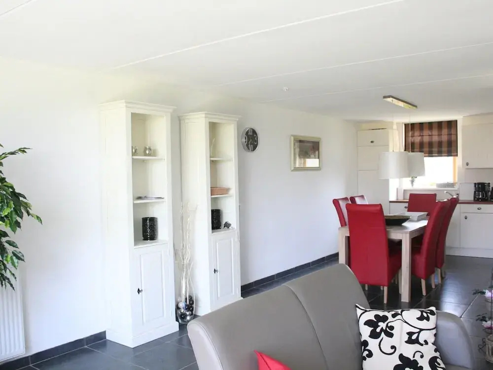 Lovely Holiday Home With Jetty Near Ijsselmeer