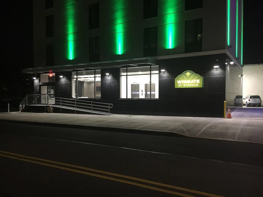 LeTap Hotel near AirTrain JFK Airport