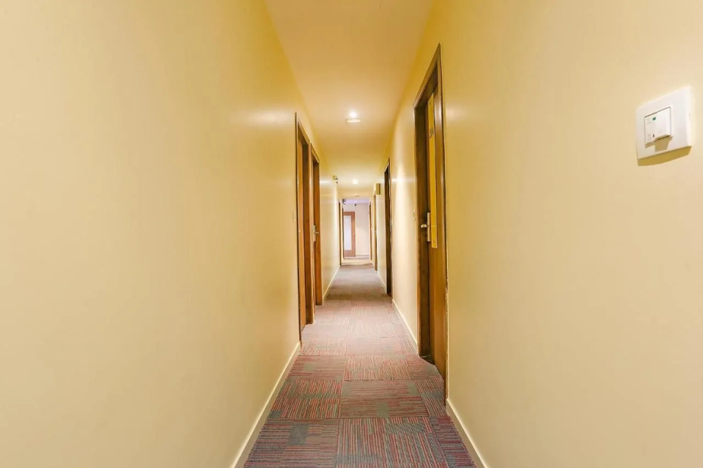 FabHotel Royal International - Nr Mumbai International Airport