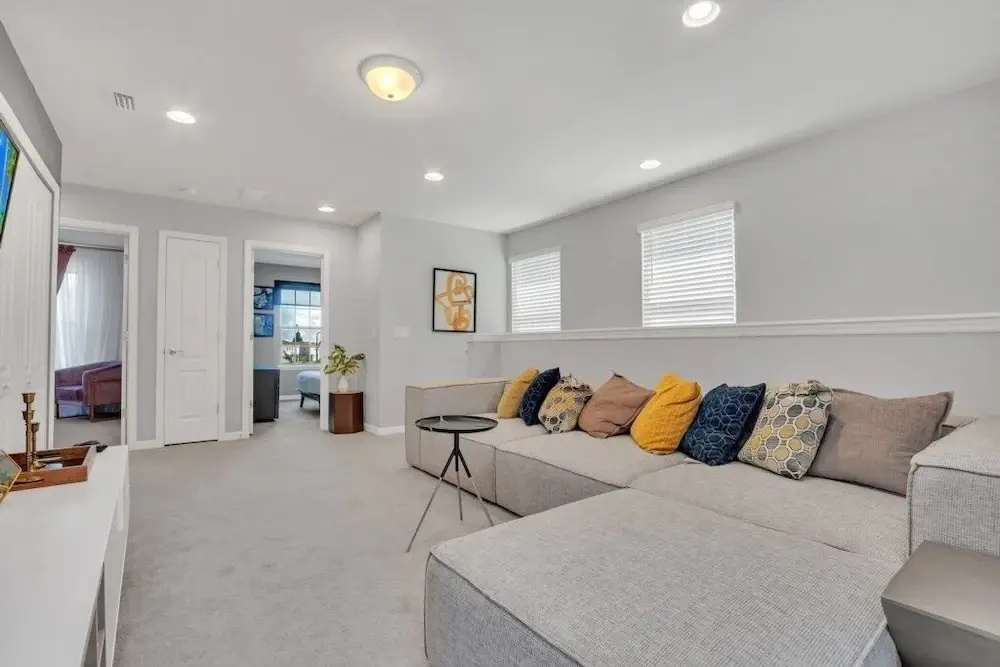 5 Bedroom Home 8 Minutes To Disney! townhouse
