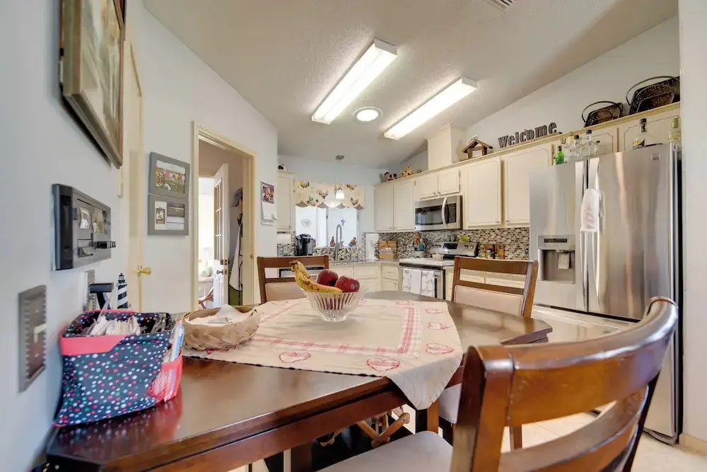 Lady Lake House with Lanai and Community Pool!