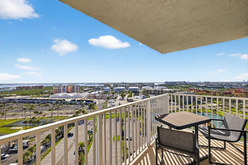 Estero Beach & Tennis Club-penthouse 1A