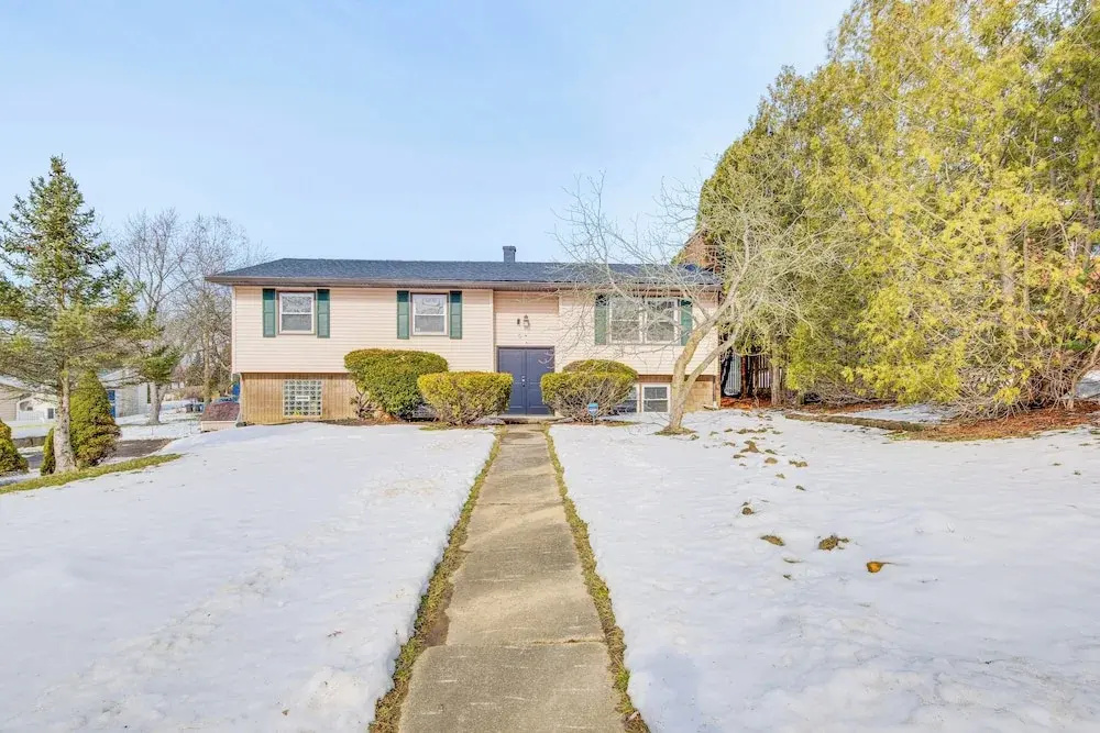 3 Mi to Cuyahoga Valley NP: Fairlawn Family Home!