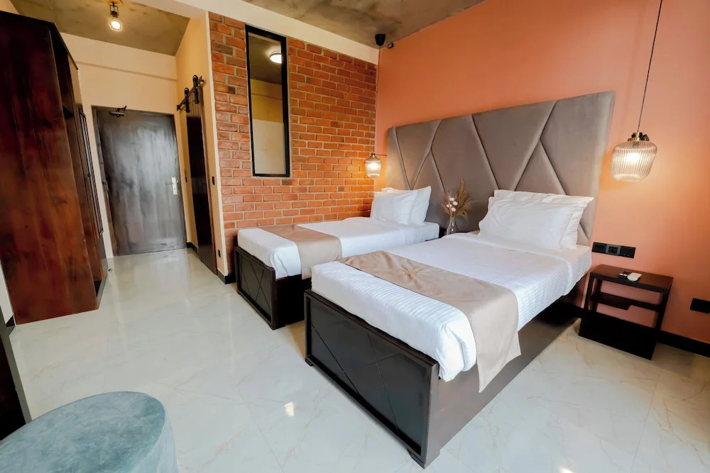 Limeshine - Airport Transit Hotels & Residences