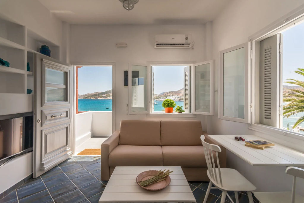 Michalakis Seaside Suites