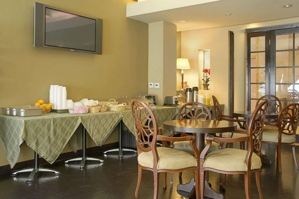 Ramada by Wyndham Los Angeles/Wilshire Center