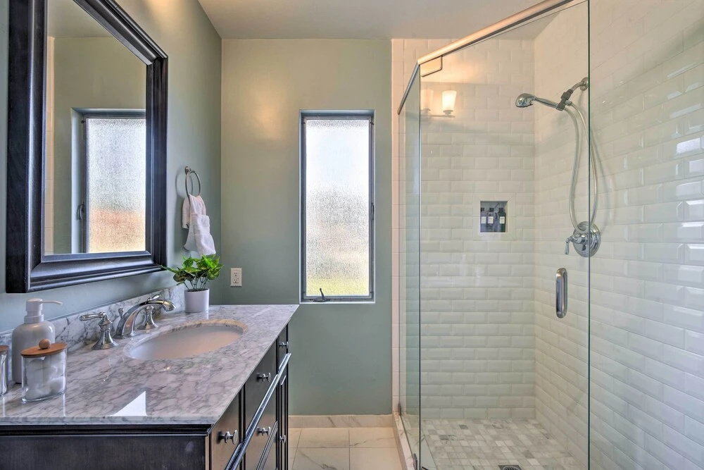 Los Angeles Suite w/ Covered Patio Area!