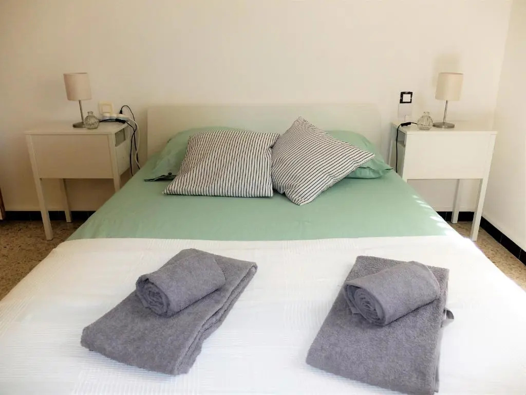 BEAUX APPARTEMENTS 65m2 AVEC ESPACES EXTERIEURS PARKINGS PROCHE PLAGE