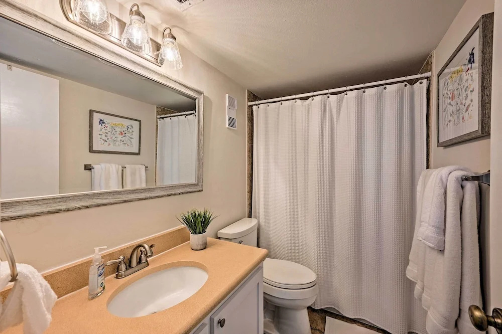 Resort Condo With Balcony & Stunning Ocean Views!